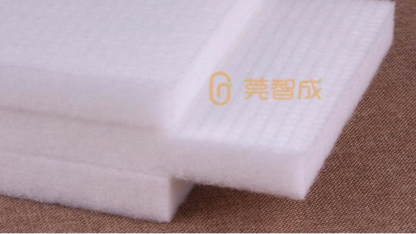 無(wú)膠棉生產(chǎn)廠家-給您分析無(wú)膠棉與噴膠棉有什么不一樣？